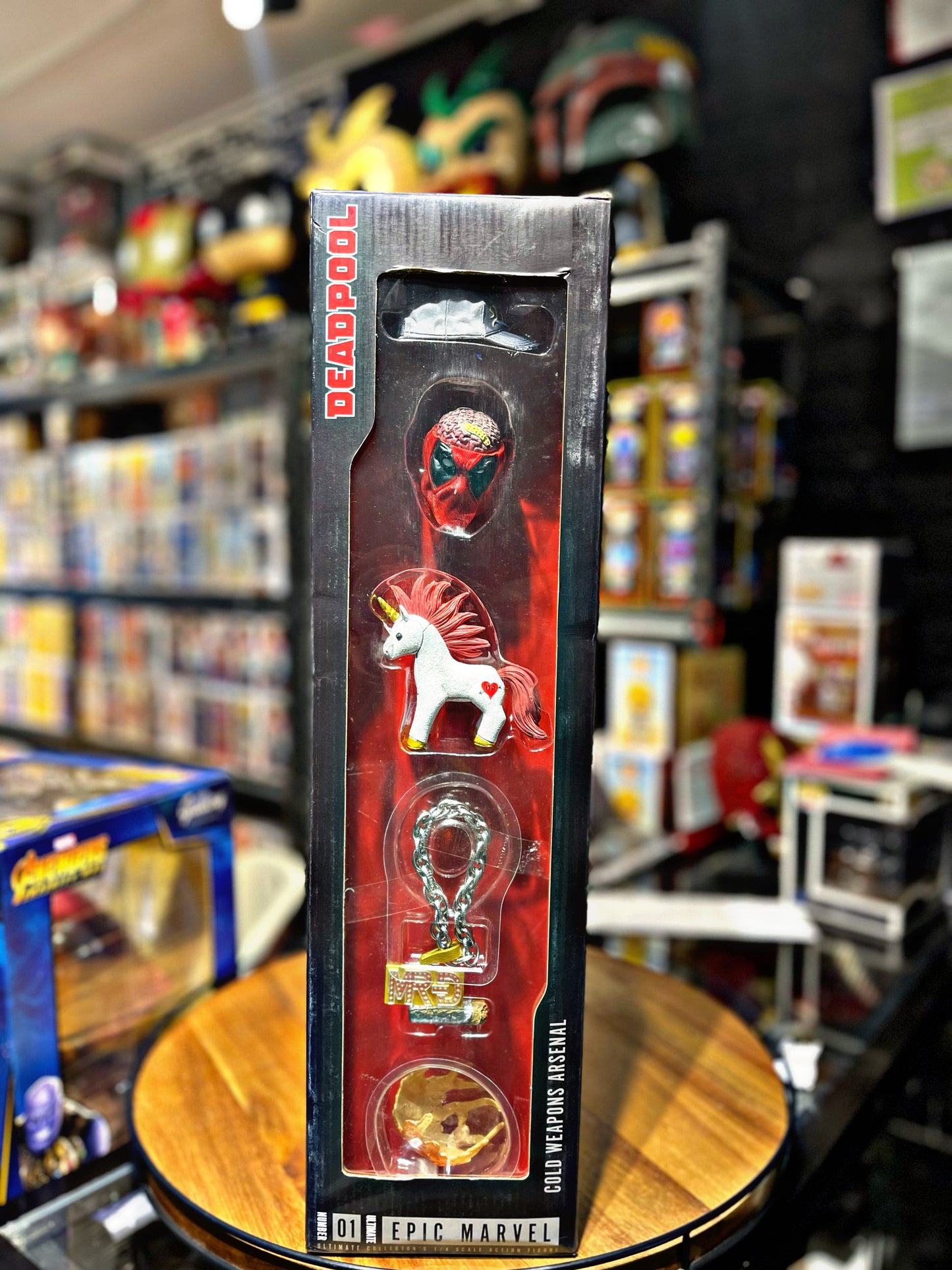 Neca - Marvel 1/4 Scale Figures - Ultimate Deadpool - Action Figure