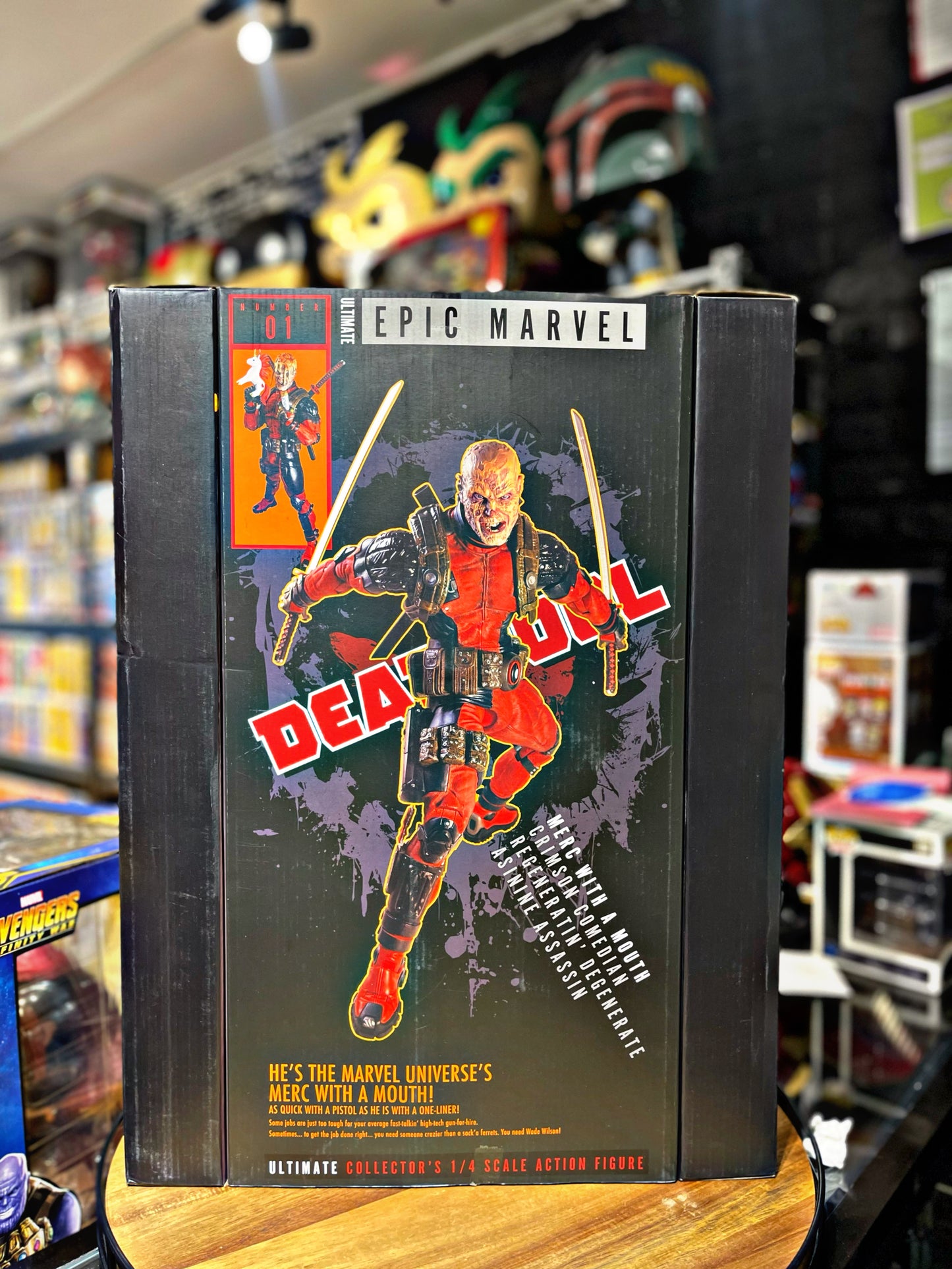 Neca - Marvel 1/4 Scale Figures - Ultimate Deadpool - Action Figure