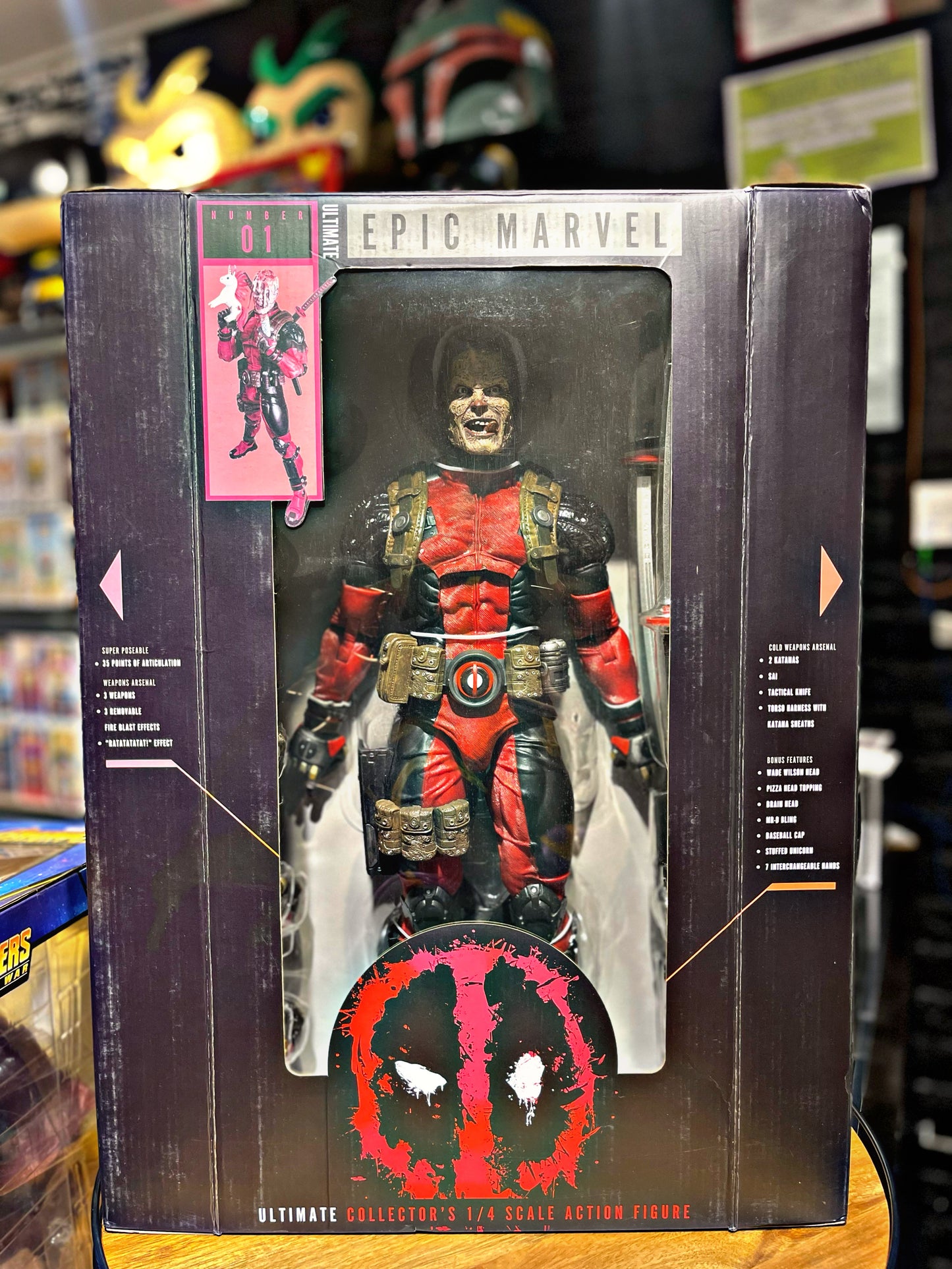Neca - Marvel 1/4 Scale Figures - Ultimate Deadpool - Action Figure